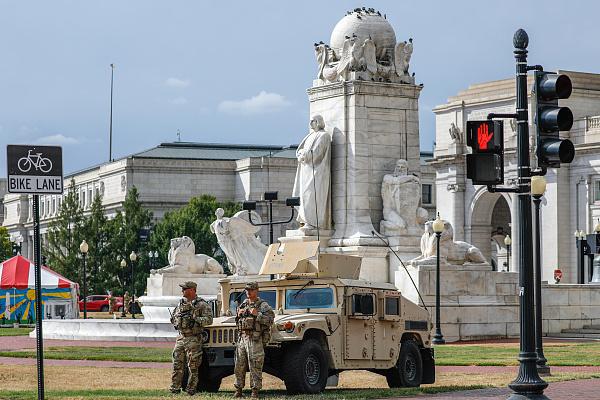 配资查询网 国民警卫队已开始在美国华盛顿特区携枪执勤