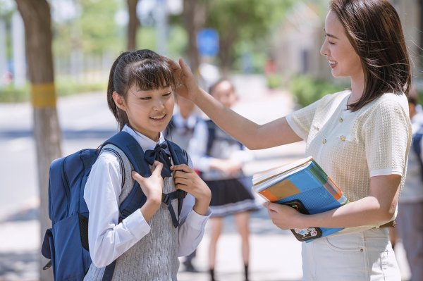十大正规配资平台 小学学霸消失了？班主任抱怨：3个坏习惯别带到初中来