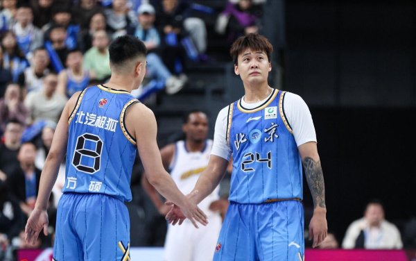 手机配资软件 又是4中1！伤病坑苦周琦队友，北京5分险胜黑马队，没赵睿真不行