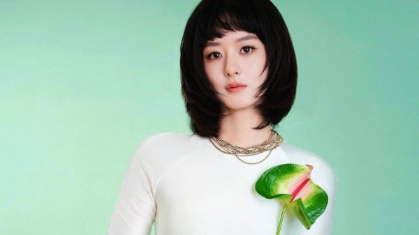 在线股票配资门户网站 赵丽颖春日短发杀疯了！波波头减龄10岁，普通人也能学的变美思路